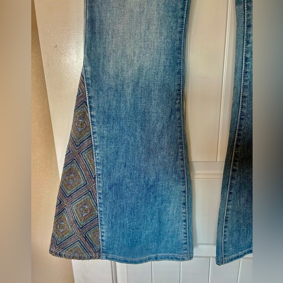 Women's Flared Denim Jeans with Patterned Insets - Picture 3 of 4